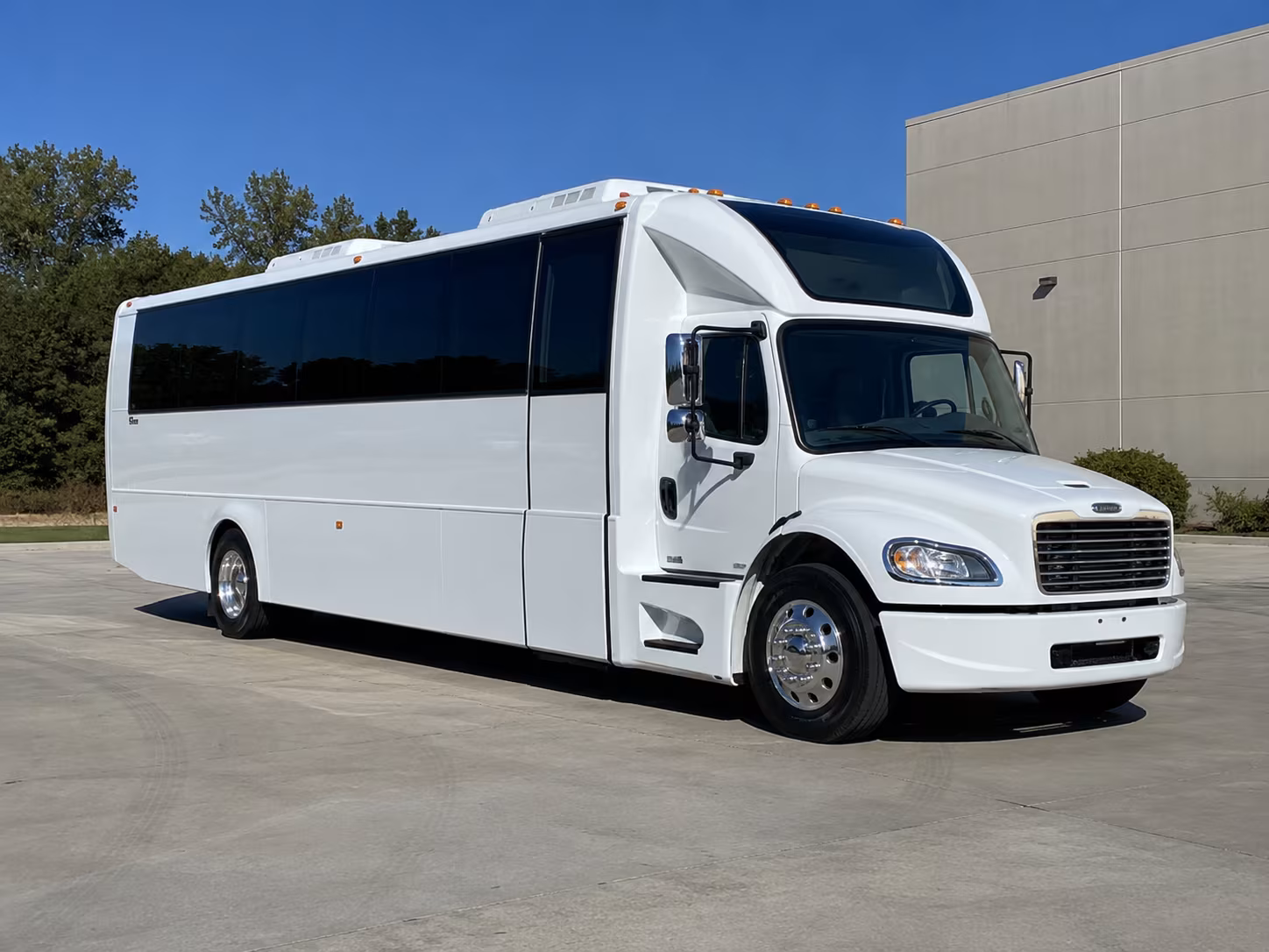 vacaville 28 passenger party bus
